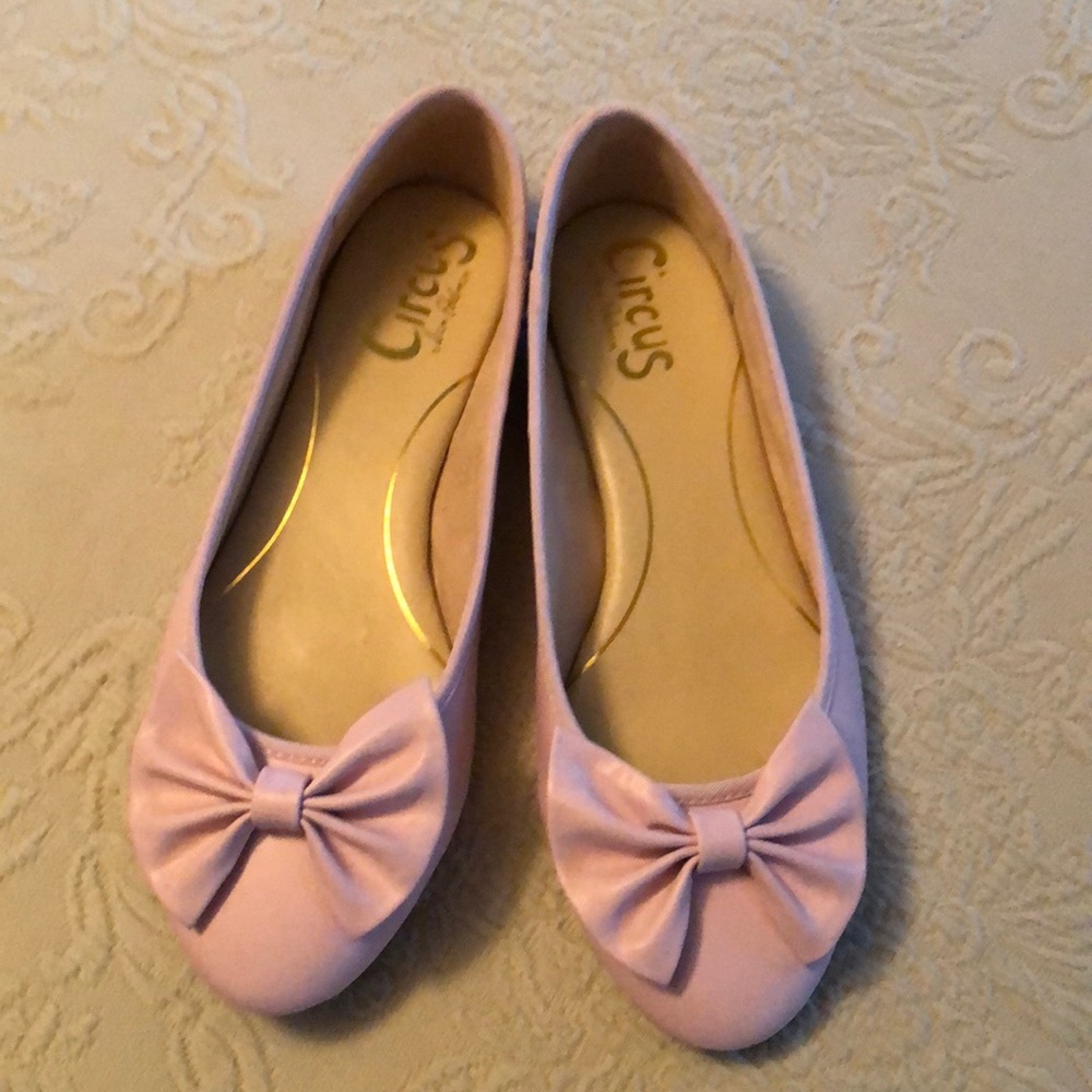 Pink flats with bow